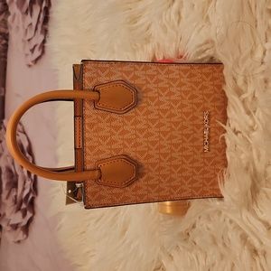 BRAND NEW MICHAEL KORS CROSSBODY